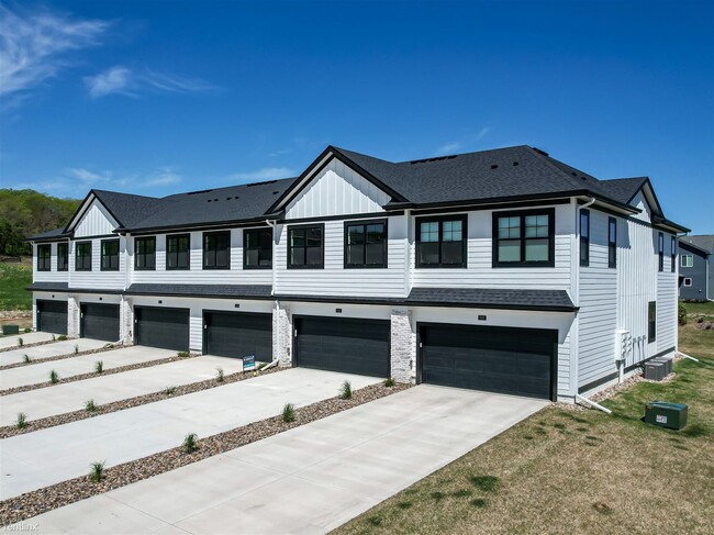 Building Photo - 3 br, 2.5 bath Townhome - Kings Grove Town...