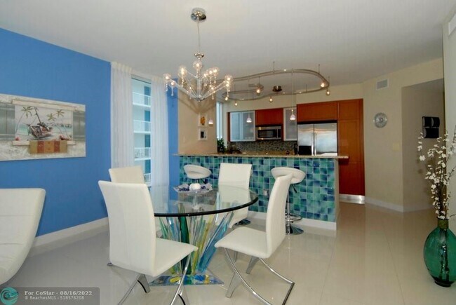 Foto del edificio - 2821 N Ocean Blvd