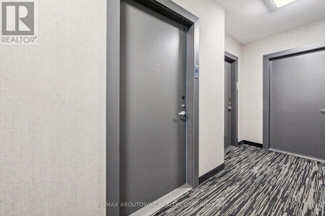 Building Photo - 286 Main St