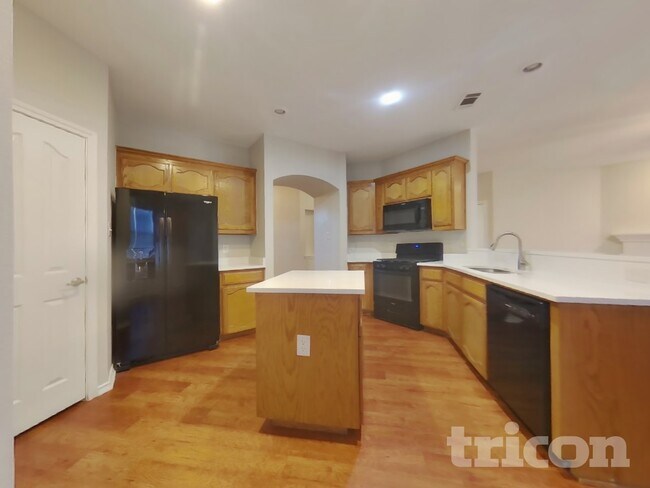 Foto del edificio - 3729 Summersville Ln