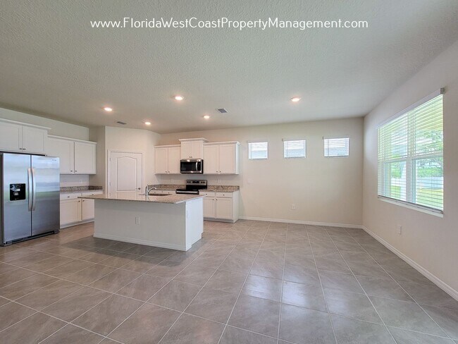 Building Photo - COOL COASTAL 4 BED/2 BATH HOME! PALISADES ...