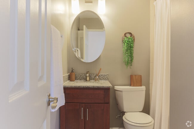 2BR, 1BA - 913 SF - Franklin Park At Greenbelt Station