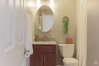 2BR, 1BA - 913 SF - Franklin Park At Greenbelt Station