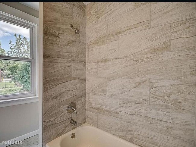 Building Photo - 3 br, 1 bath House - 88 Park Ave