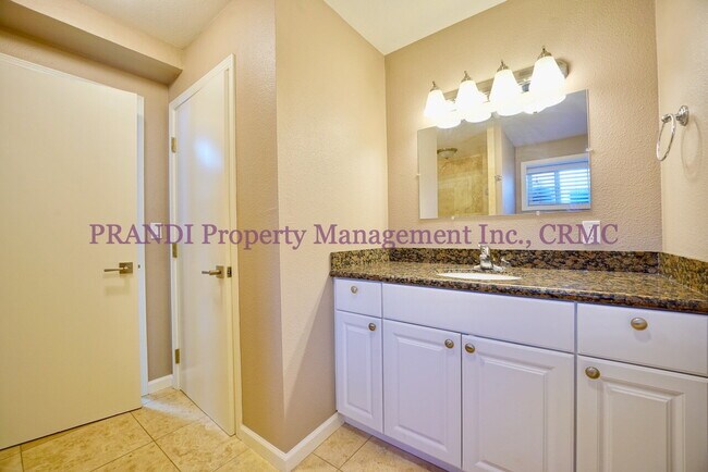 Foto del edificio - Charming Downtown San Rafael Victorian Style Duplex.