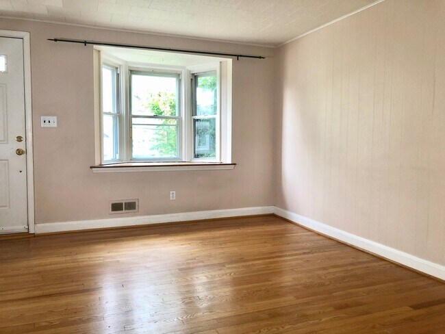 Building Photo - Lovely Three-Bedroom Townhome in Towson/Lo...