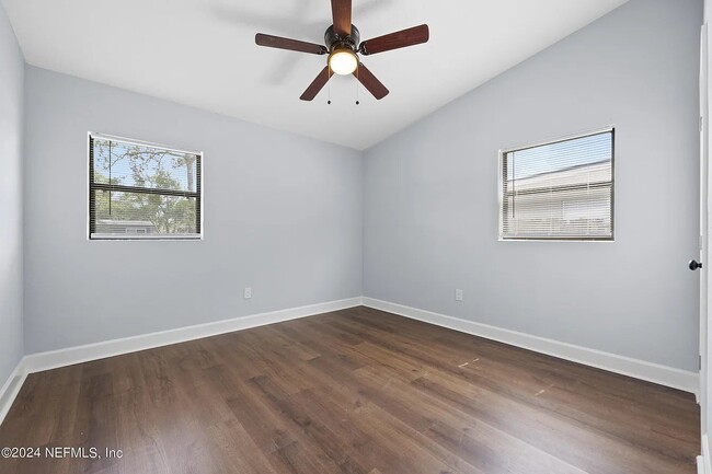 Foto del edificio - 2482 Quail Ave