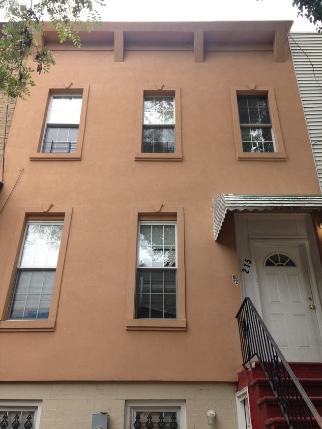 Primary Photo - 215 Moffat St