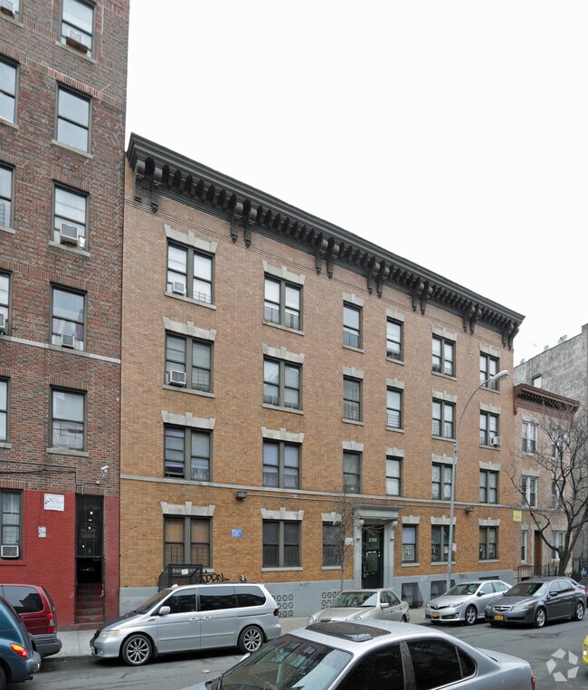 Building Photo - 2789 Valentine