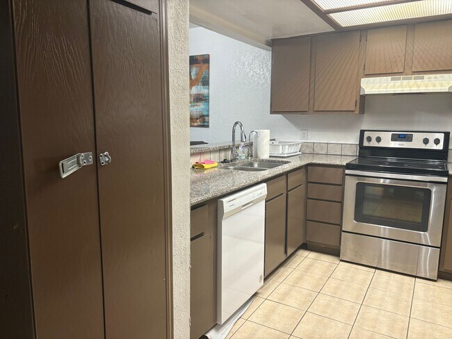 Foto del edificio - Modern Comfort in NE OKC – 3 Bed, 2.5 Bath w/ Garage & Yard