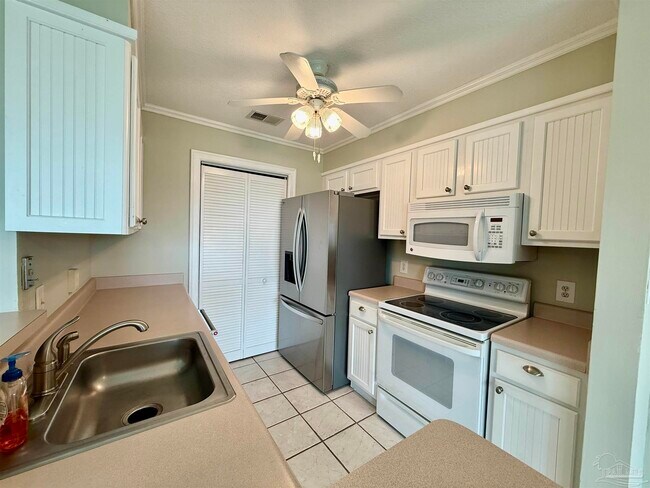Foto del edificio - 200 Pensacola Beach Rd