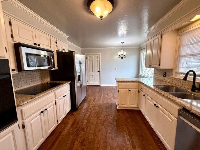 Building Photo - Beautiful 2BD 1BA Corner-Lot Home in the Village!!!