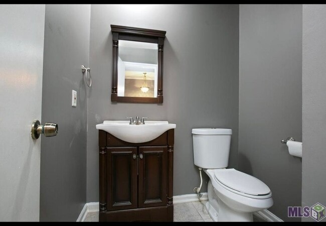 half bath downstairs - 426 Longwood Ct