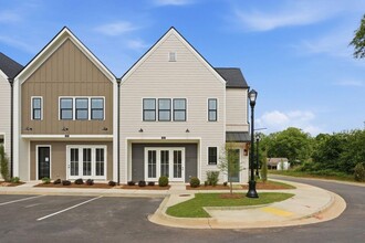 Building Photo - 331 Orchid St