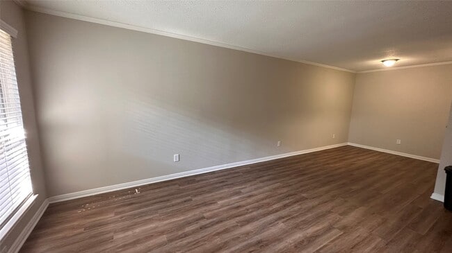 Building Photo - 2825 Bellefontaine Blvd