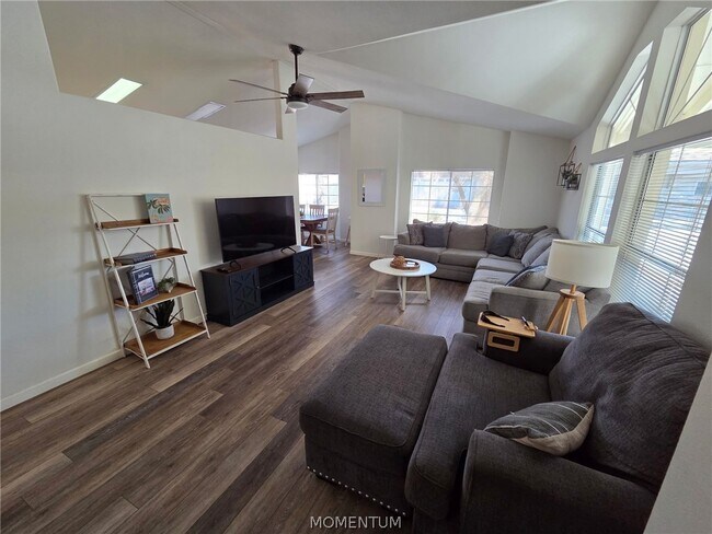 Foto del edificio - 2140 Whitewater Dr