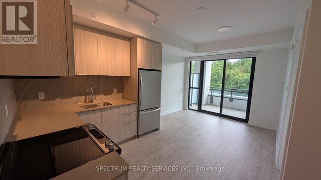 Photo du bâtiment - 740 Whitlock Ave