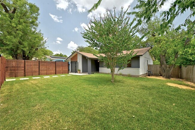 Foto del edificio - 6609 Branchwood Dr