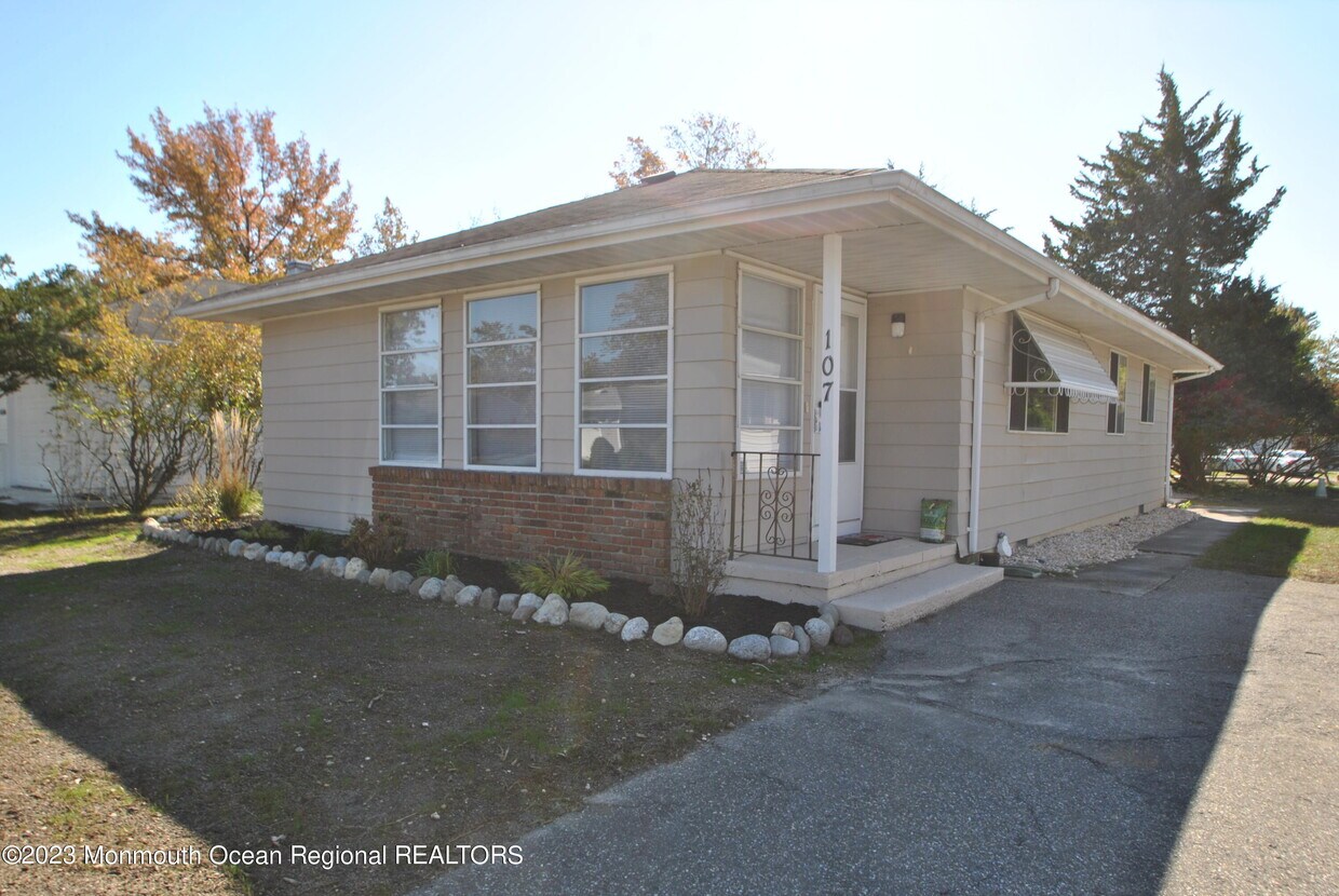 107 Charlotteville Dr S, Toms River, NJ 08757 House Rental in Toms