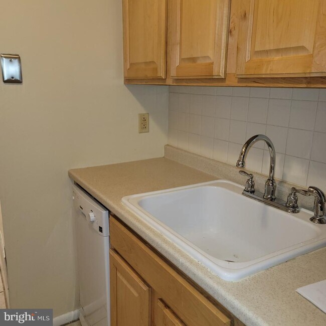 Foto del edificio - 4828 Silverwood St