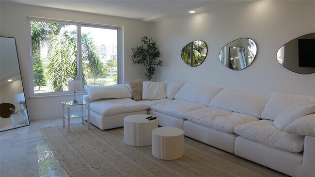 Foto del edificio - 2880 NE 14th Street Causeway