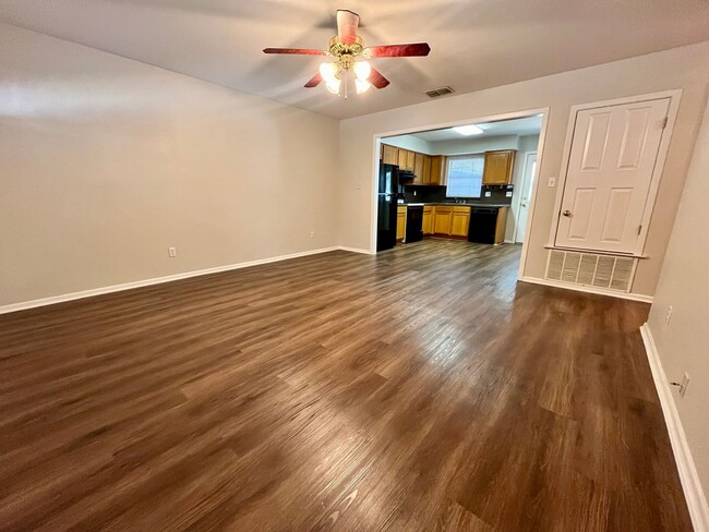 Foto del edificio - 2 Bed 1 Bath **Cozy Unit in Pleasanton**