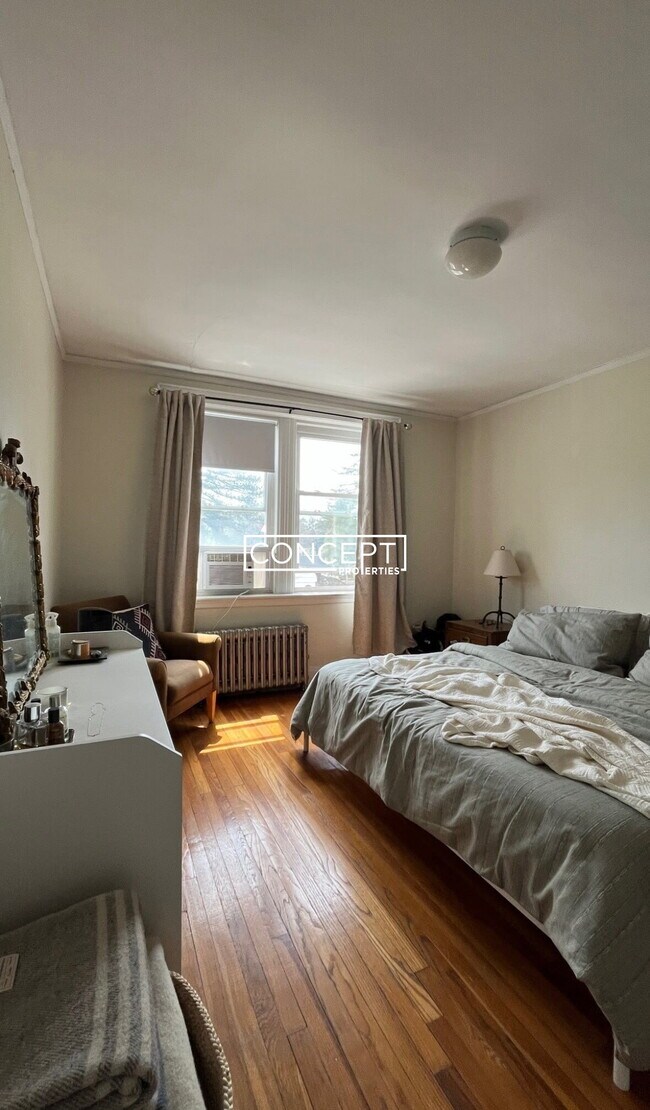 Building Photo - 2045 Commonwealth Ave