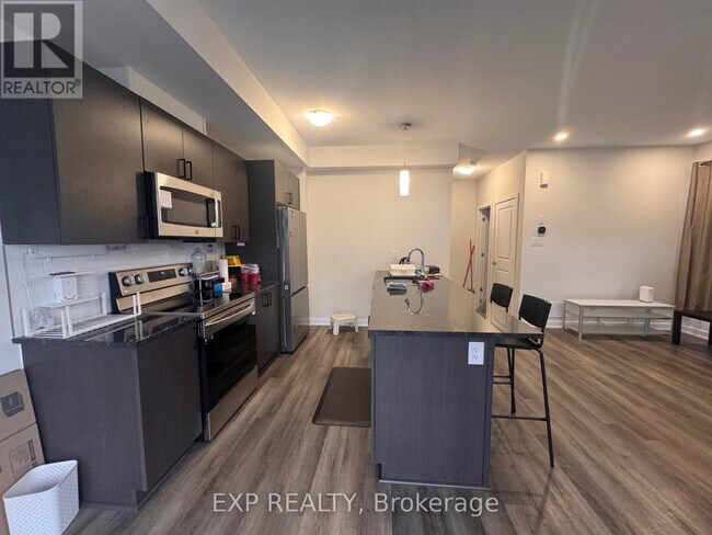 Building Photo - 400 Jewelwing Private