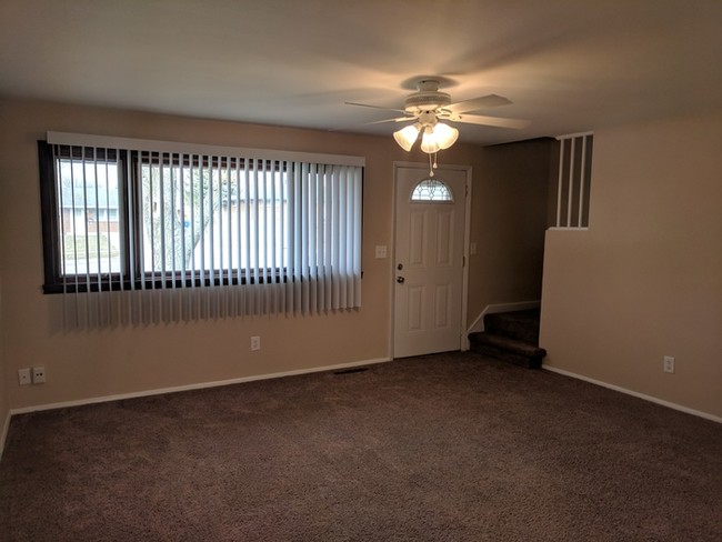 Building Photo - 2 Story home located in Huber Heights