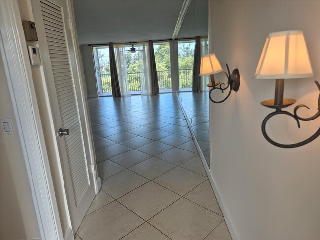 Building Photo - 2650 S Course Dr