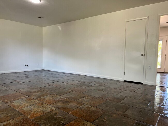 Foto del edificio - $1,200.00 move-in-special