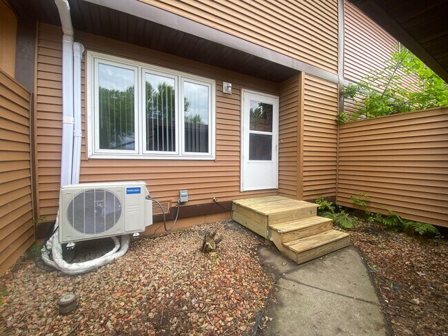 Building Photo - NEWLY RENOVATED 3 BD/1 BA - Move In ASAP!