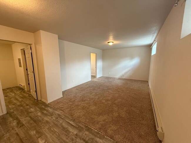 Building Photo - One Bedroom, One-bathroom Apartments Located in Gering!