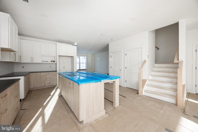 Building Photo - 453 E Franklin St