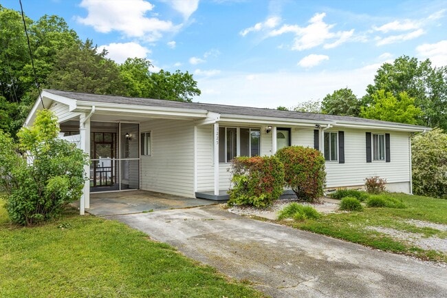 Front view - 1225 Ferd Hickey Rd
