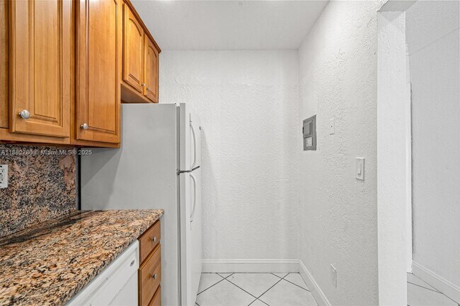 Building Photo - 8650 SW 67th Ave