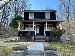 Building Photo - 50 Rosetown Rd