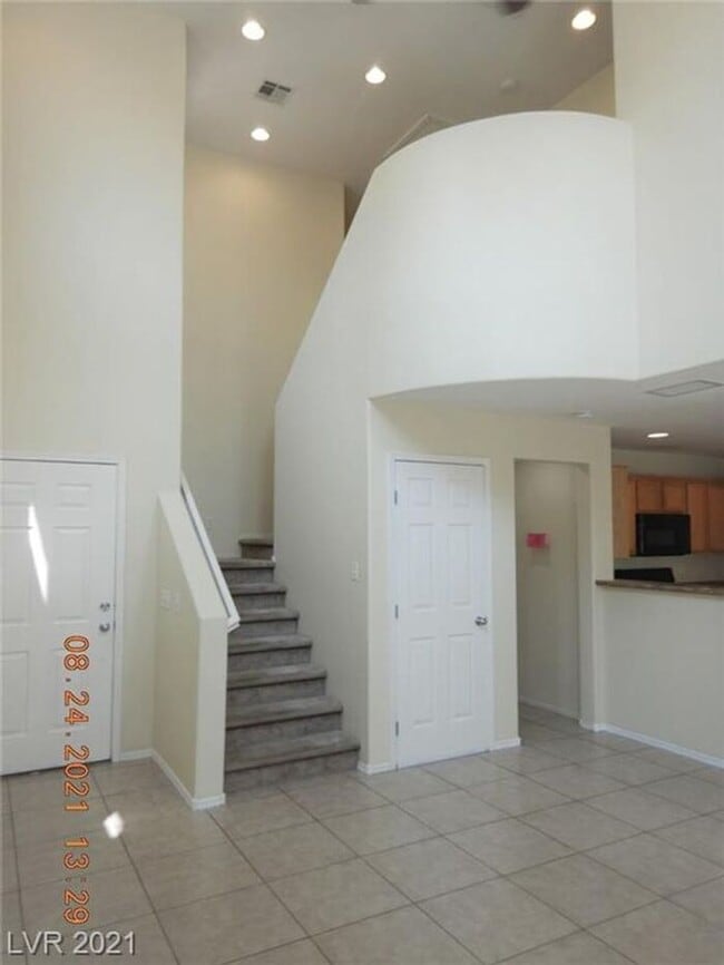 Building Photo - COMING SOON!! - FANTASTIC SW HOME ON CUL-D...