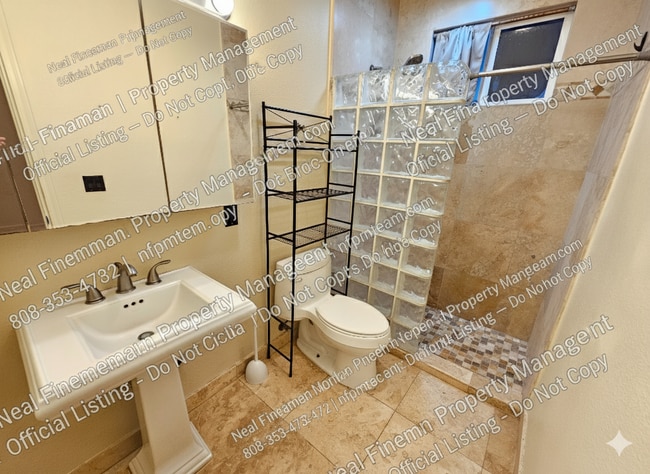 Building Photo - Studio 1 Bath, No parking. Tenant pay all ...