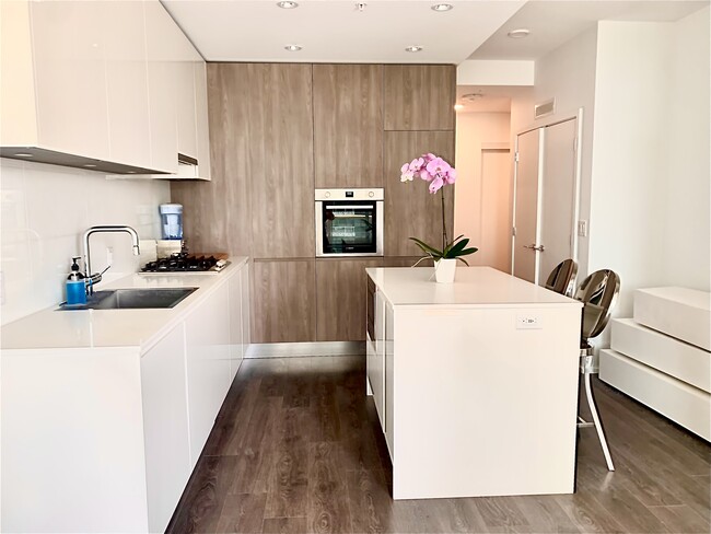 Photo du bâtiment - 4650 Brentwood Blvd