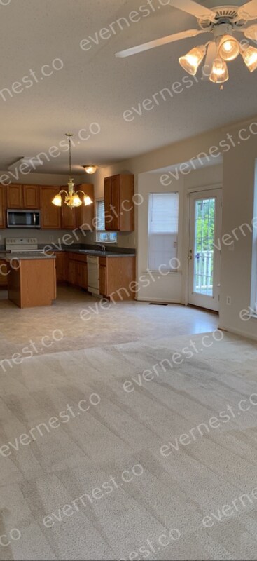 Foto del edificio - 6921 Hawthorne Woods Cir