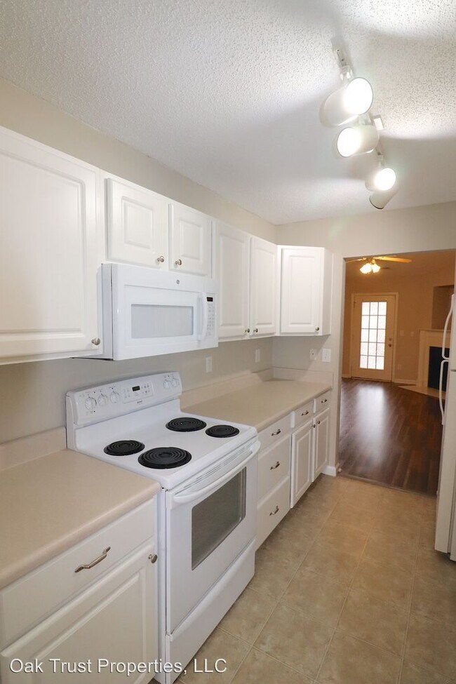 Building Photo - 3 br, 2 bath House - 7999 Vermont Road