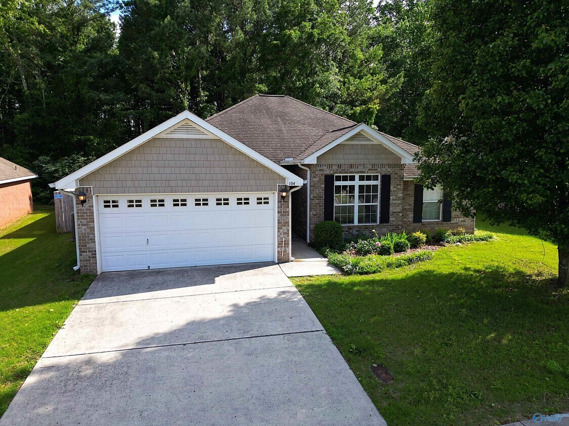 Primary Photo - 104 NW Imogene Way