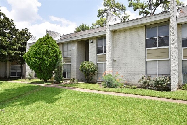 Building Photo - 1950 Spenwick Dr