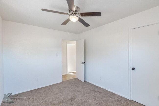 Foto del edificio - Furnished 3 bedroom 2 bathroom