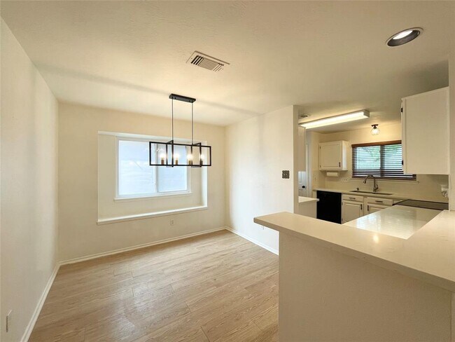 Foto del edificio - 2210 Barrington Pl Dr