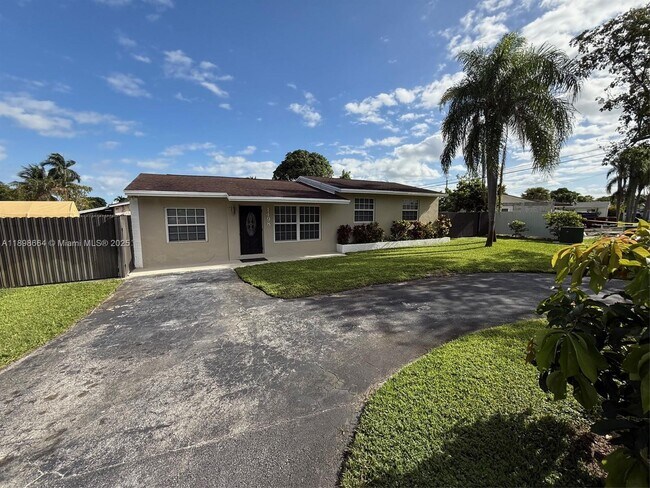 Foto del edificio - 1498 SW 47th Terrace