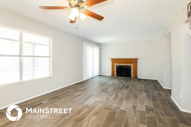 Building Photo - 927 E Escuda Dr