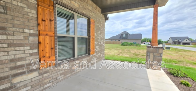 Building Photo - 1000 Trestle Ln