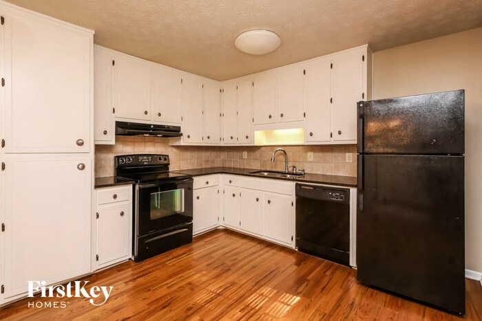 Foto principal - 2884 Sawgrass Trail SW